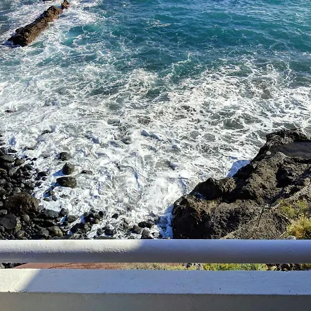 First-line Waterfront Studio * 卡亚俄萨尔瓦赫